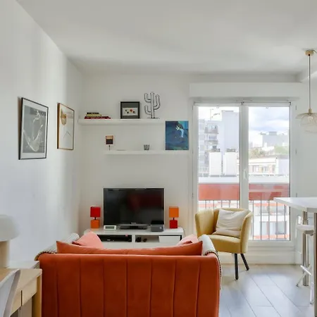 Bel A 5 Min A Pied De La Station De Metro Apartment *